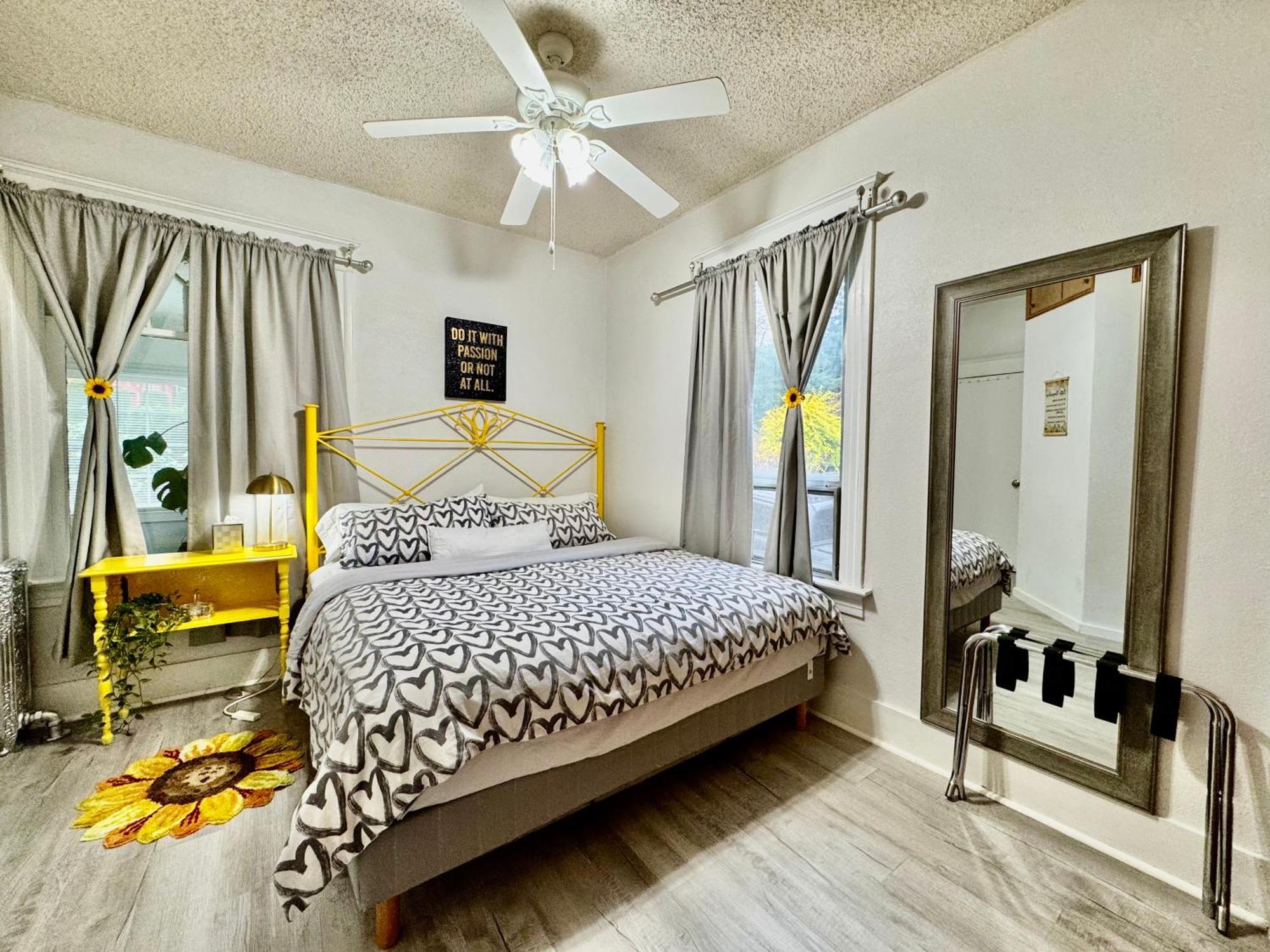 Seattle Home With 2 Bedrooms A King Bed Queen Bed And An Extra Sofa Bed Located 10 Minutes From Seatac Airport And 20 Minutes From Downtown Eksteriør bilde